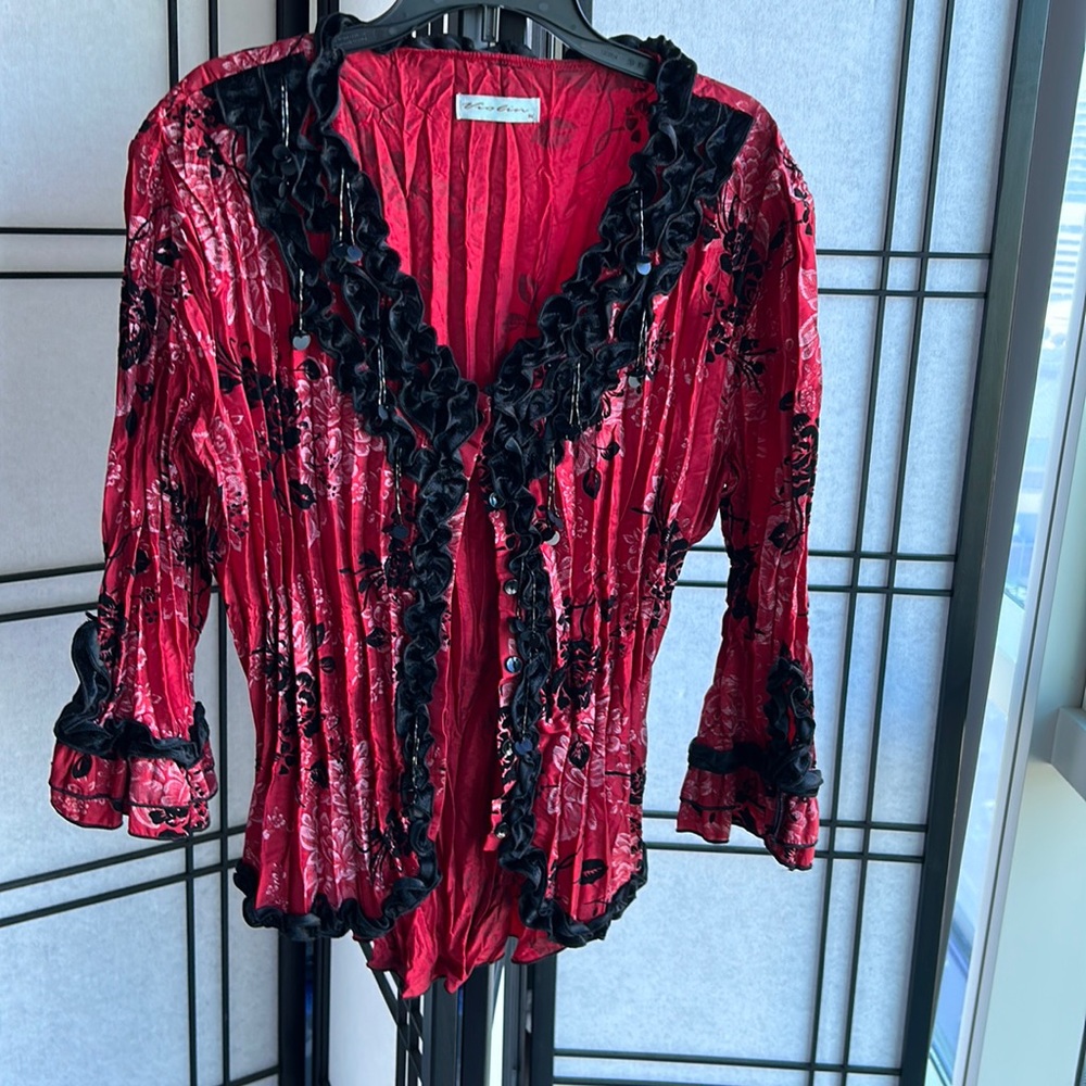 Vio Lin Vintage Accordian Style Blouse Ruffle and Bead Frill Accents- Medium